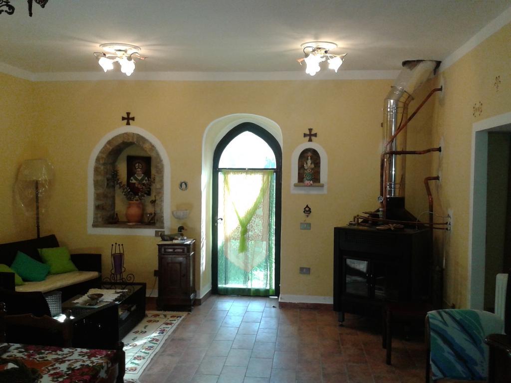 B&B San Nicola Serramazzoni Dış mekan fotoğraf