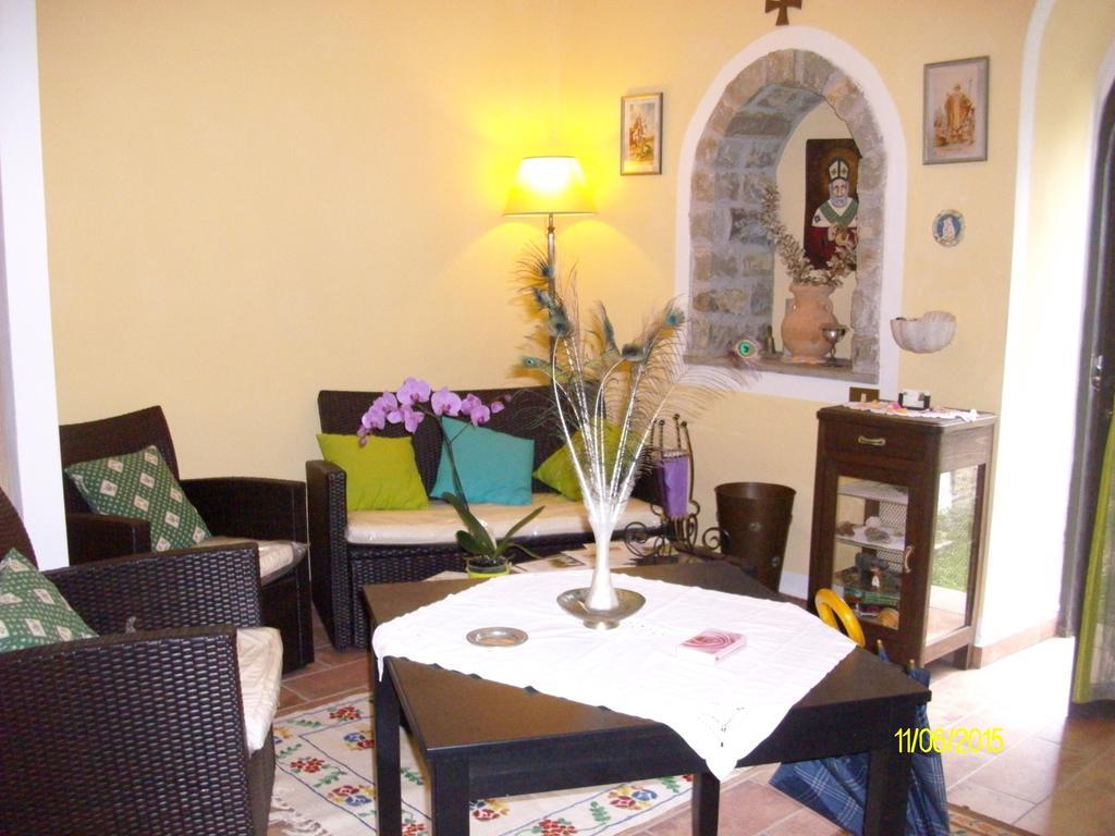B&B San Nicola Serramazzoni Dış mekan fotoğraf
