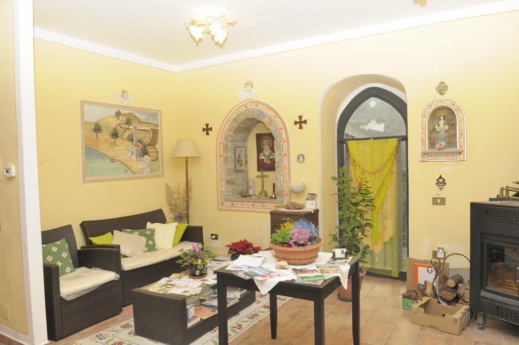 B&B San Nicola Serramazzoni Dış mekan fotoğraf